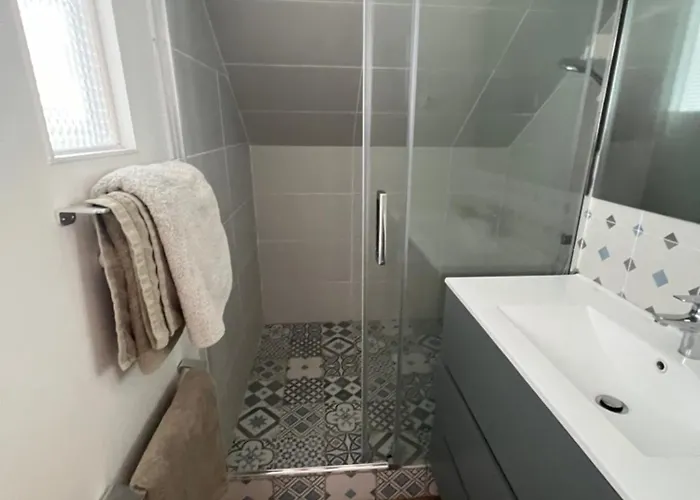 Magnifique 40 M2 Tres Lumineux, Calme, La Et Le Centre A Pieds *